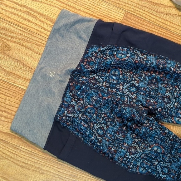 Athleta High Rise Tapestry Chaturanga patterned workout leggings with pockets, M - Picture 4 of 6